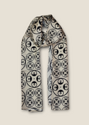 Foulard Dea in 100% seta di gelso modellato per mostrare il volume e la lucentezza del twill, base champagne e grafiche nere.